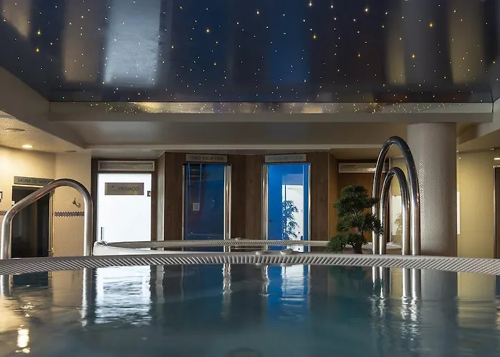 & Real Ciudad De מלון 4*