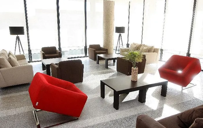 & Real Ciudad De מלון 4*